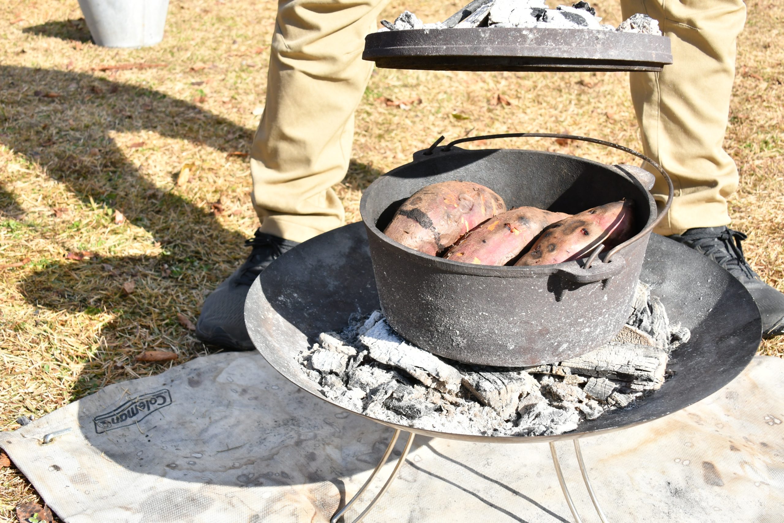 焚き火で焼き芋づくり イメージ画像1